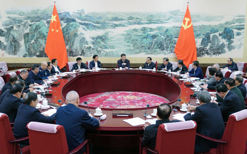 　　12月25日至26日，中共中央政治局召開民主生活會，中共中央總書記習(xí)近平主持會議并發(fā)表重要講話。新華社記者 謝環(huán)馳 攝